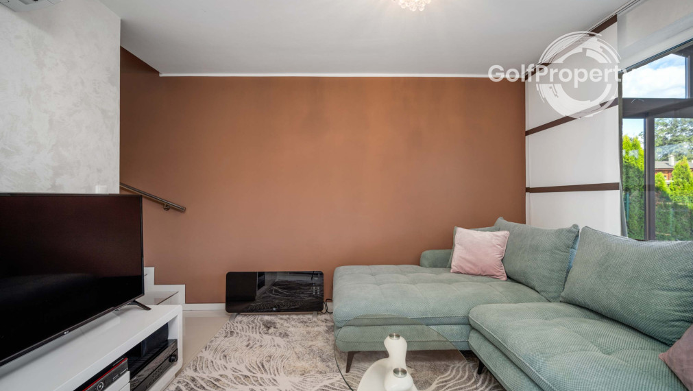 Zrekonštruovaná vilka pri jazere s dokonalým výhľadom a vlastným mólom