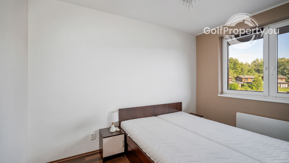 Zrekonštruovaná vilka pri jazere s dokonalým výhľadom a vlastným mólom