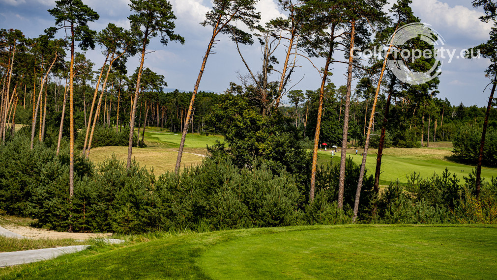 Investment Opportunity – Prime Plot of Land (834 m²)