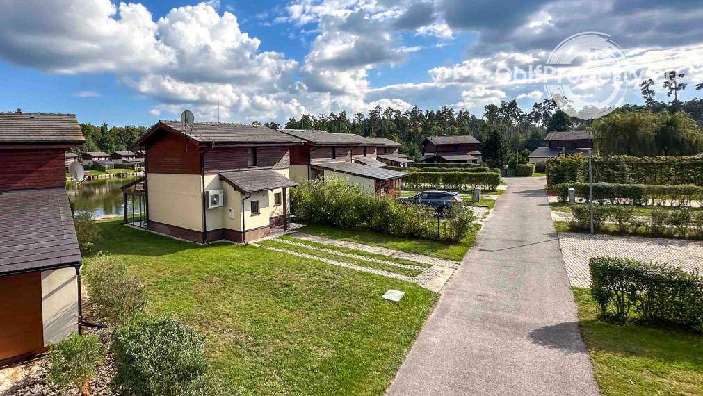 Lakefront Villa for Sale with Stunning Views