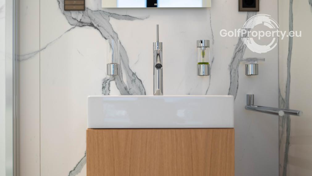 Luxury apartment by the lake .