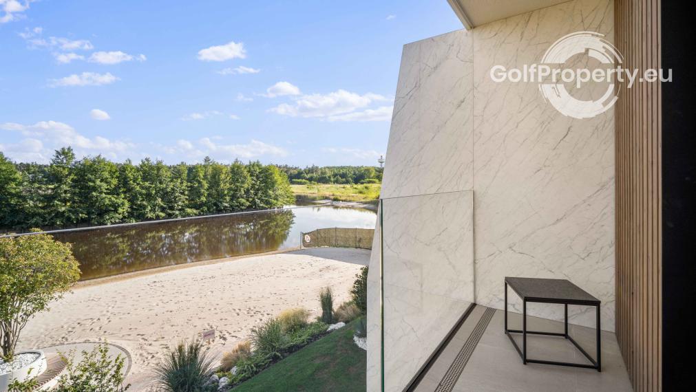 Luxury apartment by the lake .