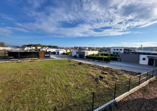 Investment Opportunity – Prime Plot of Land (834 m²)