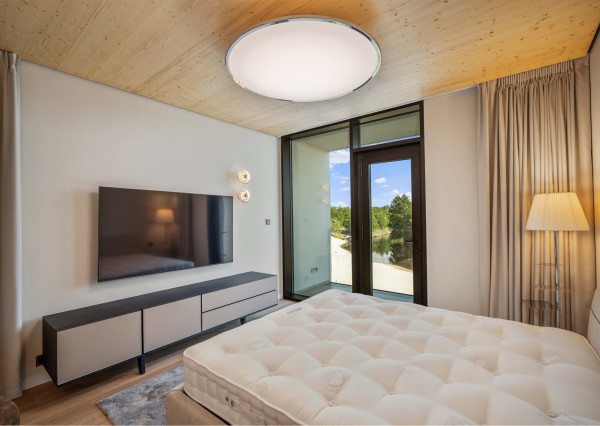 Luxury apartment by the lake .