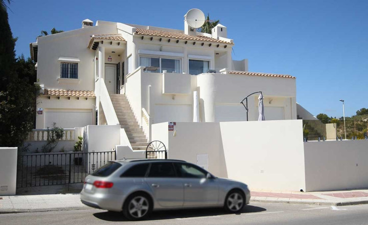 Golf Villa at Las Ramblas with Sea Views