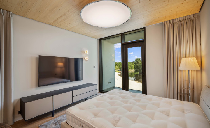 Luxury apartment by the lake . - fotografia 1